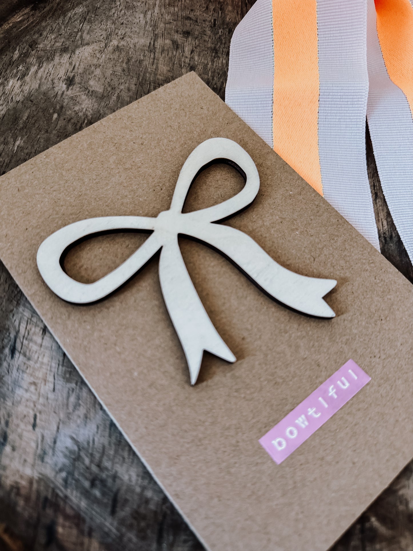 Schlichte,gravierte Holzschleifen im 3er Bundle