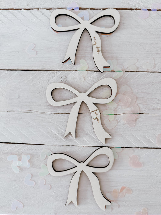 Schlichte,gravierte Holzschleifen im 3er Bundle