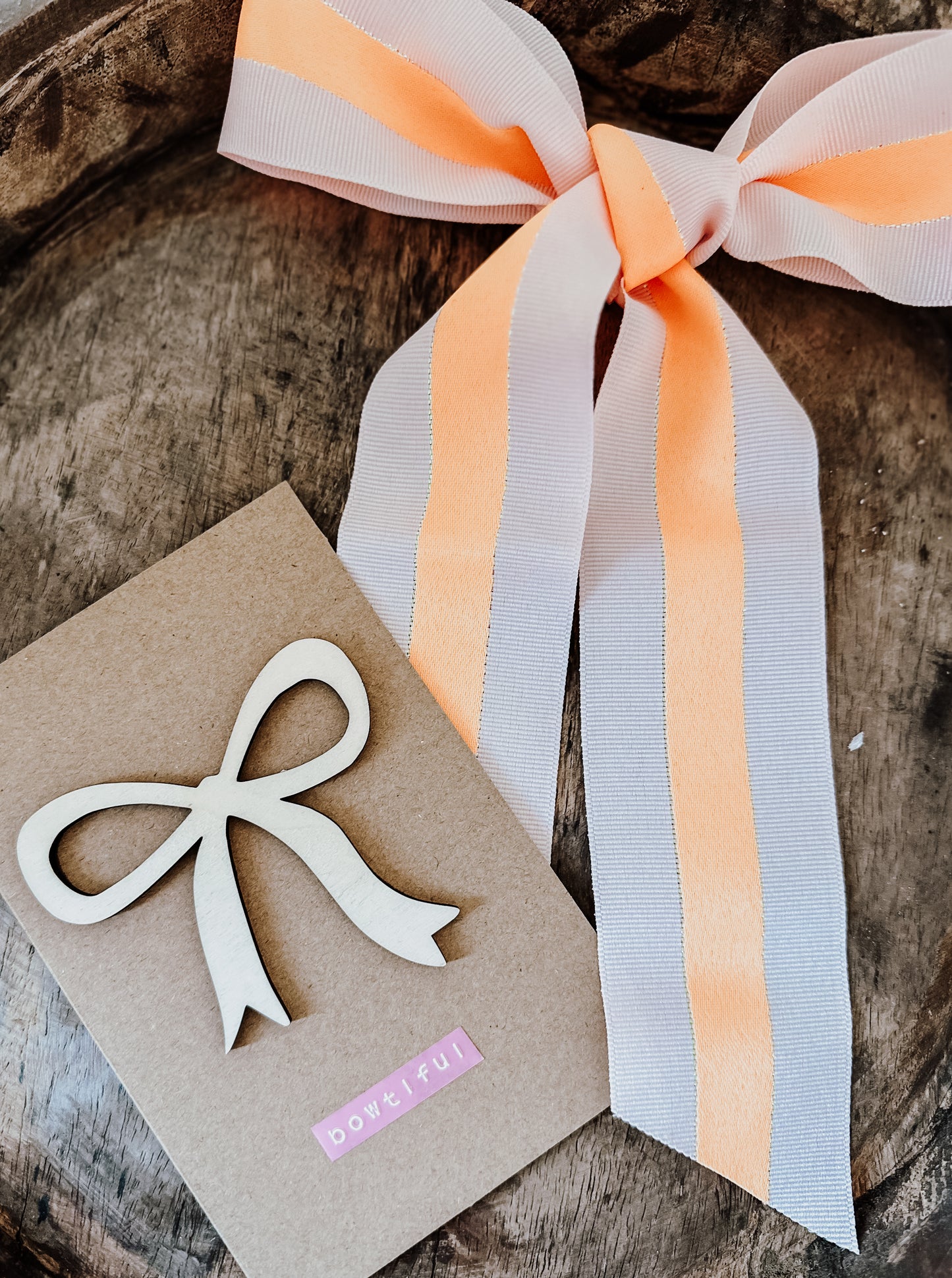 Schlichte,gravierte Holzschleifen im 3er Bundle