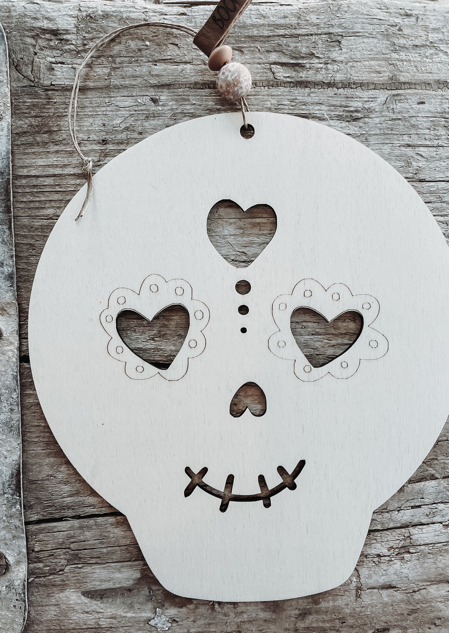 Totenkopfanhänger groß hell